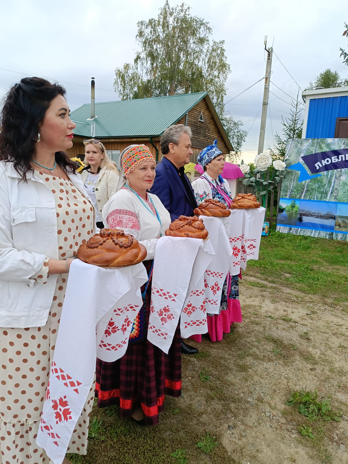 Поклон селу и людям в нем живущим.