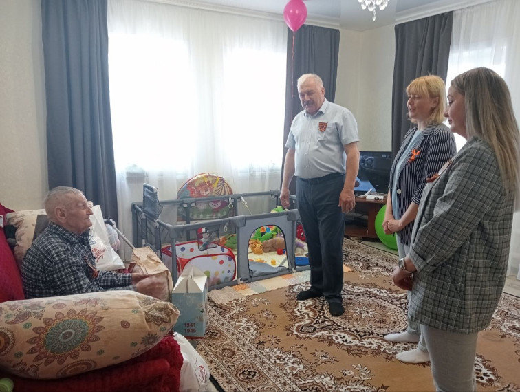 Сегодня, поздравления с наступающим праздником Днём Великой Победы принимает единственный в Советском районе ветеран Великой Отечественной войны, житель села Сетовка - Алексей Дмитриевич Дорофеев.. Сегодня, поздравления с наступающим праздником Днём Великой Победы принимает единственный в Советском районе ветеран Великой Отечественной войны, житель села Сетовка - Алексей Дмитриевич Дорофеев..