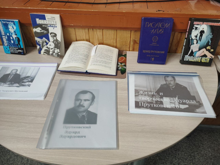 В Советской школе прошёл вечер памяти члена Союза писателей РФ Прутковского Э.Э. В Советской школе прошёл вечер памяти члена Союза писателей РФ Прутковского Э.Э.