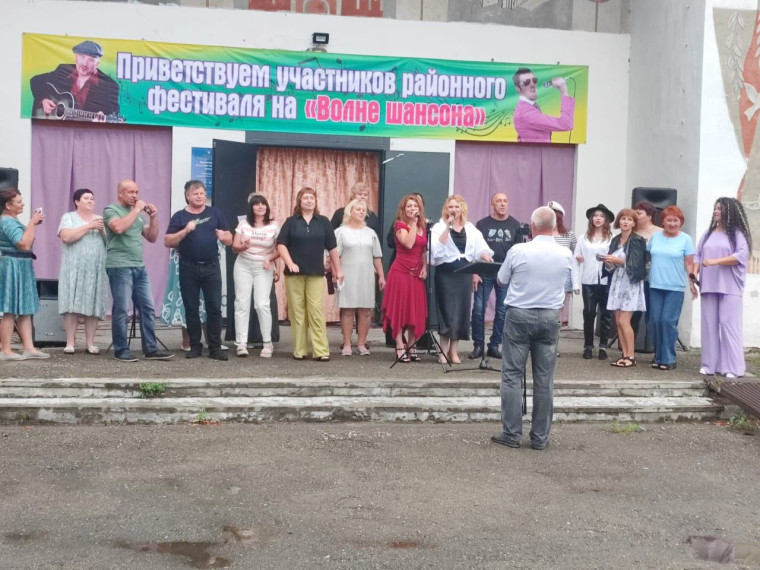 На "Волне шансона", под таким названием прошел в с. Красный Яр районный фестиваль. На "Волне шансона", под таким названием прошел в с. Красный Яр районный фестиваль.