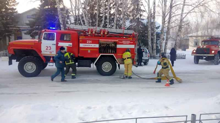 31 января, в селе Советское работники 23-й пожарно-спасательной части 6 пожарно-спасательного отряда ФПС ГПС Главного управления МЧС России по Алтайскому краю провели пожарно-тактическое занятие. 31 января, в селе Советское работники 23-й пожарно-спасательной части 6 пожарно-спасательного отряда ФПС ГПС Главного управления МЧС России по Алтайскому краю провели пожарно-тактическое занятие.