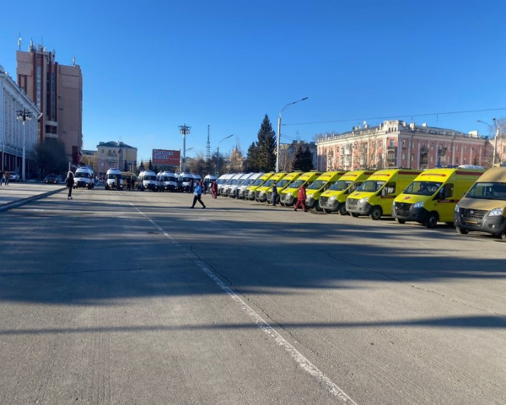 Вчера в Барнауле состоялась передача 48 автомобилей скорой помощи и 15 передвижных ФАПов. Вчера в Барнауле состоялась передача 48 автомобилей скорой помощи и 15 передвижных ФАПов.